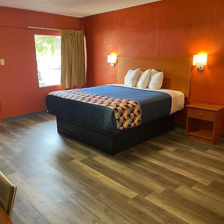 Economy Inn Hot Springs Bagian luar foto