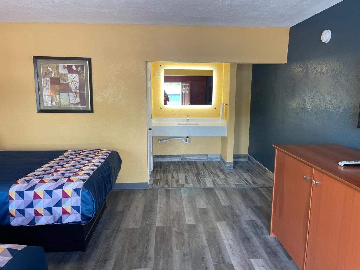 Economy Inn Hot Springs Bagian luar foto