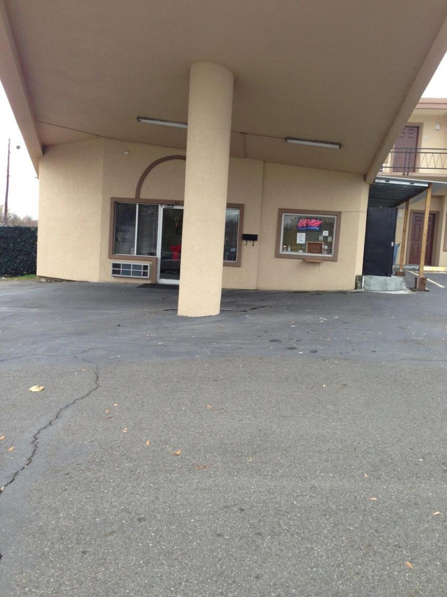 Economy Inn Hot Springs Bagian luar foto